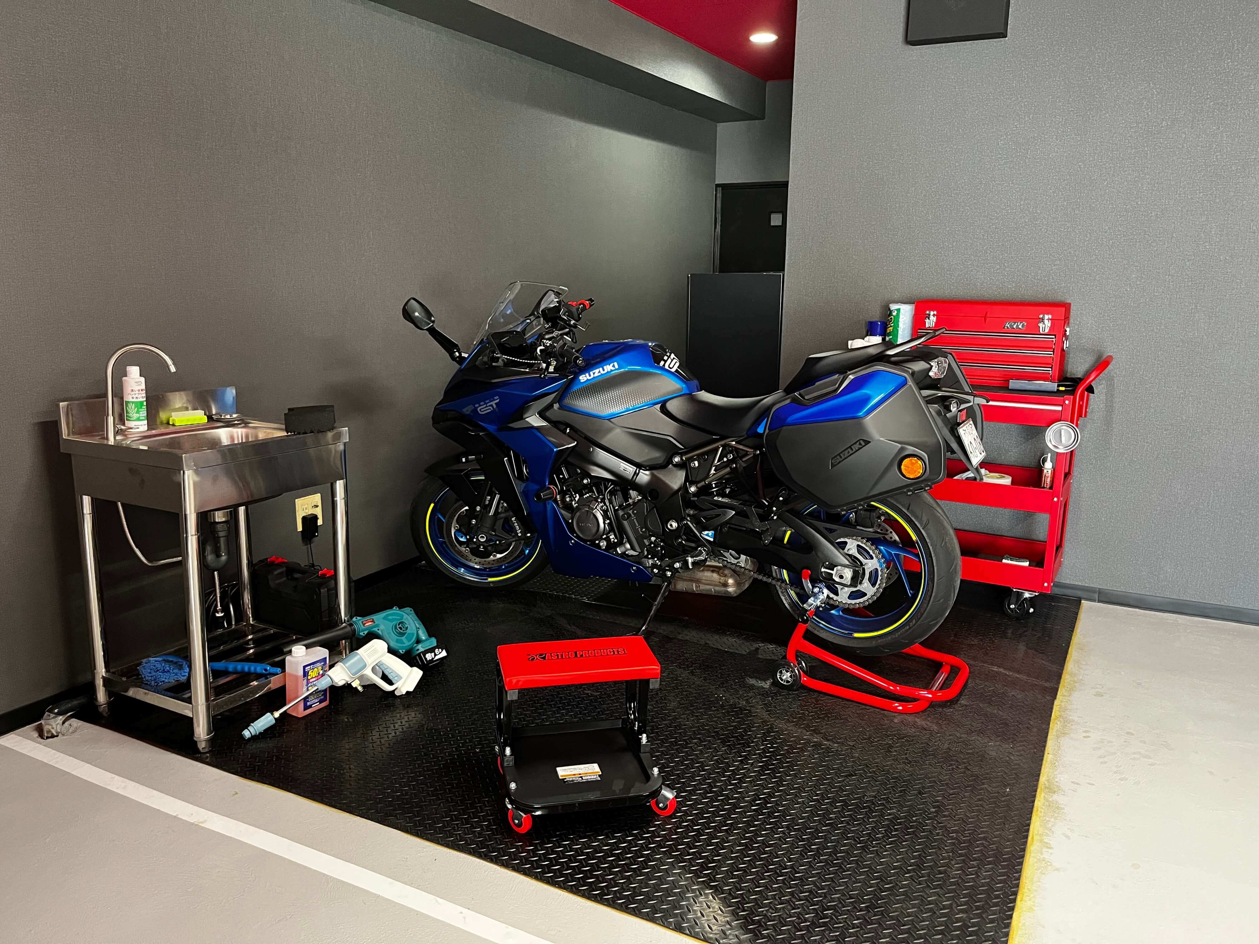 シェアガレ | 大阪の完全屋内・コンテナ以上の快適なバイクガレージ